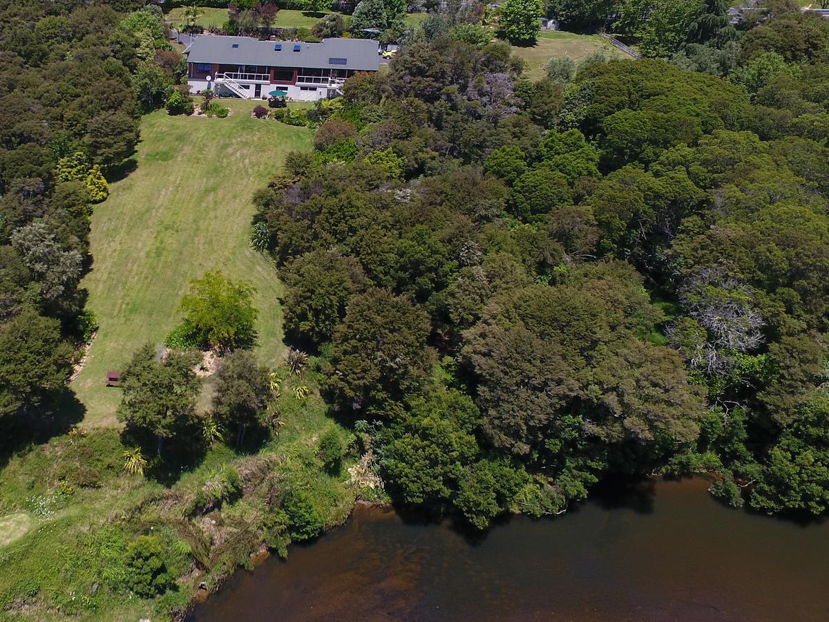 Morepork Riverside Lodge Paihia Exterior photo