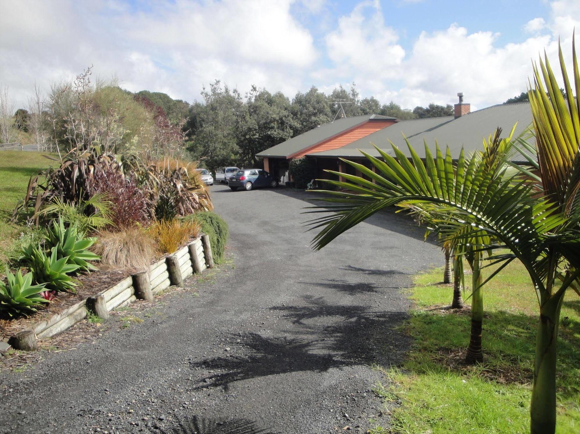 Morepork Riverside Lodge Paihia Exterior photo